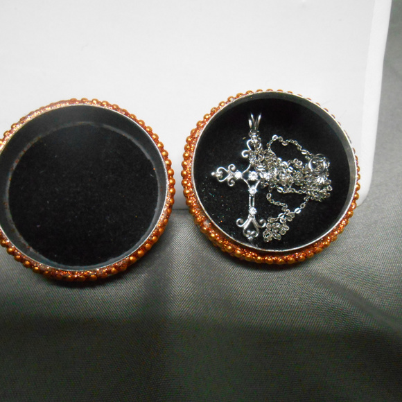 Silver tone w/clear gems cross crucifix necklace - Picture 5 of 5